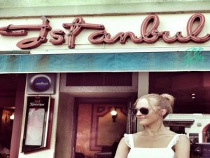 Meryem Uzerli... İSTANBUL ÖZLEMİNİ, `İSTANBUL` İSİMLİ MEKANDA GİDERDİ !..