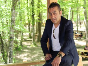 Ahmet Yaşar... TÜRKÜ DESTEKLİ ŞİİRLE SAHNELERDE