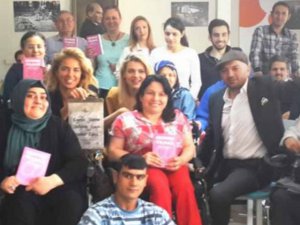 Ceyhun Yılmaz... KİTABINI ENGELLİLER HAFTASI İÇİN İMZALADI, PEKİ KİMLER ENGELLİLERE DESTEK VERDİ?