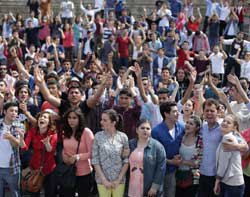 `BENİ BÖYLE SEV`DE ŞENLİK VAR!