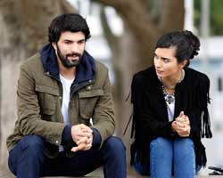 Kara Para Aşk... DELİLLER ASLI`YI İŞARET EDİYOR!