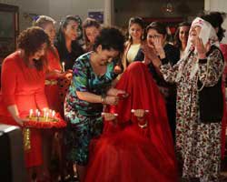 Seksenler... GÜLDEN`E KINA GECESİ YAPILIYOR!