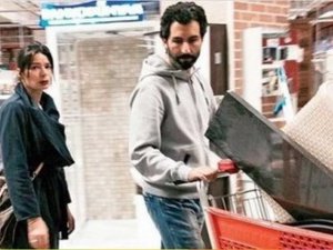 Asuman Krause... YOĞUN BAKIMDA OLAN SEVGİLİSİNİN BAŞINDAN AYRILMIYOR...