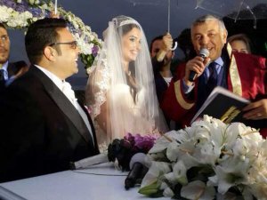 Okan Karacan-Zeynep Kadıoğlu... GÖKGÜRÜLTÜLÜ SAĞNAK YAĞMUR ALTINDA `EVET` DEDİLER!