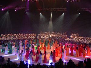 FRANSA ALEVİ BİRLİKLERİ GECESİNE ÜNLÜ YAĞMURU !..