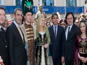 Zahide Yetiş... `İSTANBUL SHOPPING FEST`İN HÜRREM SULTAN`I OLDU !..