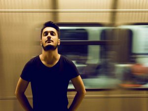 Anıl Kaplanoğlu... "NORMAL DEĞİLİM" DEDİ, MÜZİK PİYASASINA GİRDİ !..