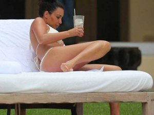 Kim Kardashian... TAZE GELİN ORTAYA ÇIKTI!