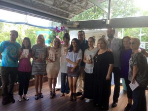 Ayşe Erbulak... KİTABINDA GERİLİM, TANITIMINDA NEŞE!