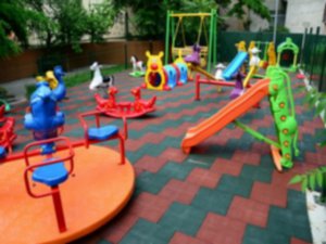 Emre Belözoğlu-Mehmet Topal... FENERBAHÇE`NİN YILDIZ BABALARINDAN MİNİKLERE BABALAR GÜNÜ HEDİYESİ!..