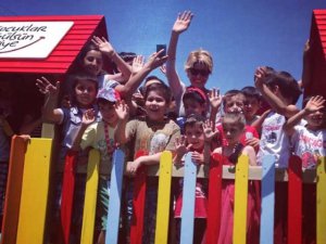 Gülben Ergen... ÇOCUKLAR GÜLSÜN DİYE 22. OKUL!