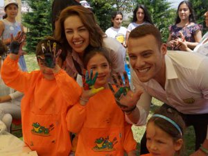 Güneşi Beklerken... DİZİ EKİBİNDEN KANSERLİ ÇOCUKLARA DESTEK!