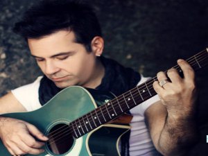 Bora Öztoprak... BUGÜNE KADAR YAPTIĞI EN `BABA` ŞARKI !..