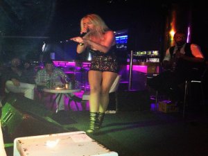 Özlem Kosova... İSTANBUL`DA FIRTINA GİBİ ESİYOR !..