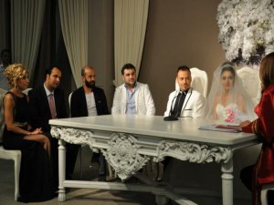 Sarp Akkaya... NİKAH MASASINA DAMAT OLARAK DEĞİL, ŞAHİT OLARAK OTURDU !..