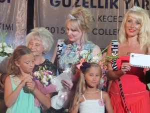 Dünyada bir ilk... PLATİN SAÇLI GÜZEL SEÇİLDİ!