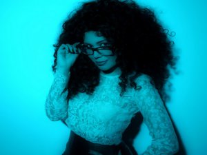 Sezen Kiremit... `BAŞKA` BİR ALBÜMLE MÜZİK SEVERLERLE BULUŞUYOR !..