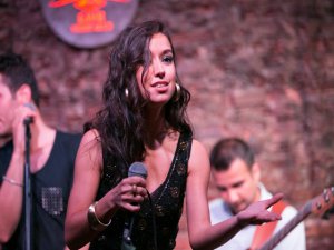 Tuğba Yurt... `AŞK`A EMANET` ALBÜMÜNÜ GÖRÜCÜYE ÇIKARDI !..