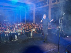 Arel... PINARHİSAR`I CUMHURBAŞKANI ONURLANDIRDI, AREL COŞTURDU !..