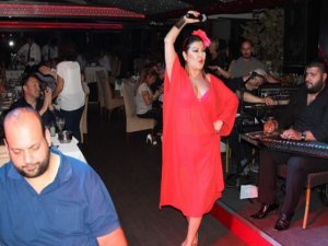 Yeliz... EĞLENCE DOLU `NANNA` GECESİNDE, SEVENLERİNE ALBÜM MÜJDESİ !..