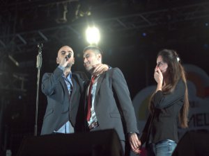 Soner Sarıkabadayı... KOCAELİ KONSERİNDE, ŞAŞIRTAN EVLİLİK TEKLİFİ !..