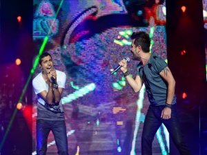 Kenan Doğulu-Manga... SÜRPRİZ DÜET, HARBİYE AÇIK HAVA KONSERİNE TAŞINDI !..