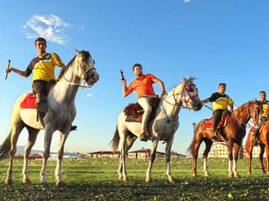 Serkan Çağrı... KLARNETİYLE ANADOLU`DA CİRİT ATIYOR!