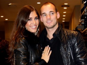 Yolanthe Cabau-.Wesley Sneijder... HOLLANDA MEDYASINI AYAĞA KALDIRDILAR !..