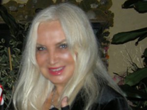 Sevim Emre... HASTANEYE KALDIRILDI, SEVENLERİ MERAKTA!