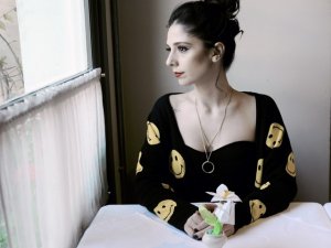 Aslı Demirer... ÖNCE DİZİ MÜZİĞİ, SONRA SİNGLE !..