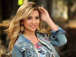 Ceylan Kaya... TÜRKÜLERE DOĞU-BATI SENTEZİ!