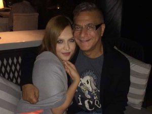 Mehmet Ali Erbil... GENÇ HANIMLARDAN VAZGEÇEMİYOR!