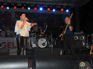 Şevval Sam... ROCK SÖYLERKEN ZORLANDI!