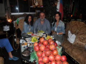 Hamdi Alkan-Selen Görgüzel... ÇİÇEĞİ BURNUNDA EVLİLERİN, NARLI SAHUR SOFRASI !..