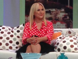 Zeliha Sunal... HANIMLARA KÜÇÜK TÜYOLAR!