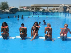 Aqua Marine... BUZLU SERİNLİK VE KARPUZ YEME YARIŞI!