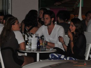 En küçük Demirören... KIZ ARKADAŞIYLA GÖRÜNTÜLENİNCE ÇİLEDEN ÇIKTI!