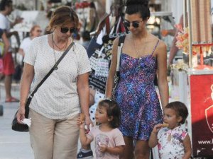 Tuba Büyüküstün... İKİZLERİN DONDURMA KEYFİ!