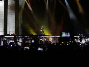 İSTANBUL`DA 35 BİN KİŞİ İSTEDİ, METALLİCA SÖYLEDİ!