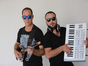 Sümer Ezgü... TÜRKÜDE BİR İLK !.. `ELEKTRO TÜRKÜ HOUSE`...