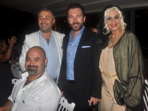 ESTE WORLD VE SUDEH PEHLİVAN`IN ŞARKILI TÜRKÜLÜ İFTAR YEMEĞİ