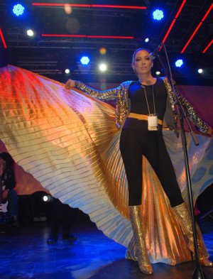 BAYRAMDA KIBRIS`A SANATÇI AKINI VAR...