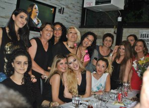 Aylin Coşkun... ARKADAŞ VE FANLARINA İFTAR DAVETİ!