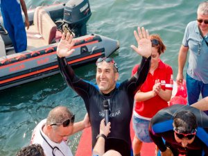 Vakkas Altınbaş... ANAMUR`DAN GİRNE`YE ATILAN ANLAMLI KULAÇ !..