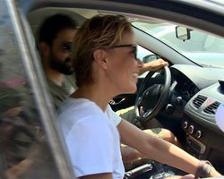 Gülben Ergen-Erhan Çelik... ÇEKİRGE FAZLA SIÇRAYAMADI, BİRLİKTE GÖRÜNTÜLENDİLER!