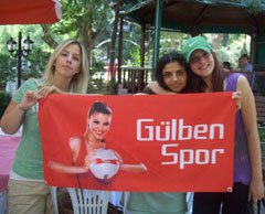 Gülben Ergen... FAN'LARI İNTERNET TV KURDU!