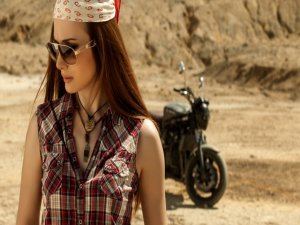 Pelin Yılmaz... İLK VİDEO KLİBİ `KİME NE` İLE, BÜYÜK BEĞENİ TOPLADI !..