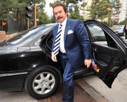 "Akil"lerin ilk toplantılarında yoktu... ORHAN GENCEBAY KAFA KARIŞTIRDI...