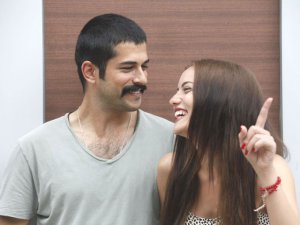 Burak Özçivit-Fahriye Evcen... EGE SICAKLIĞINDAKİ AŞK HİKAYESİ