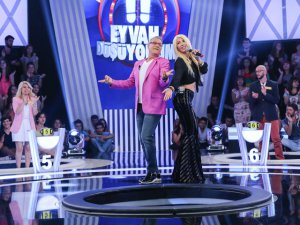 EYVAH HANDE YENER DÜŞÜYOR!